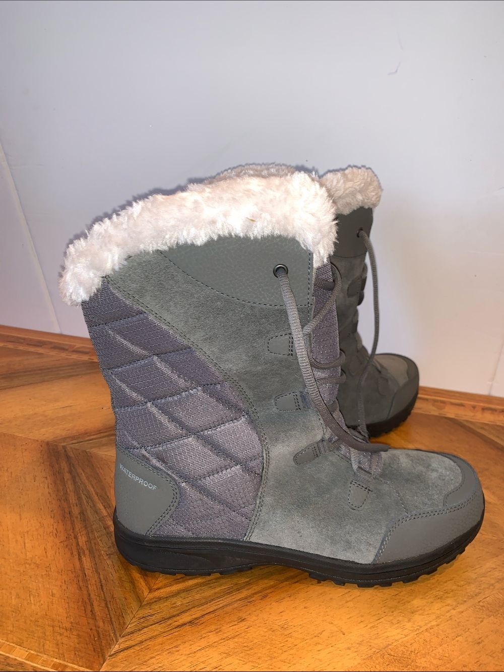 New Columbia Ice Maiden II Women’s 11 Grey Faux-Fur Trimmed Suede Winter Boots